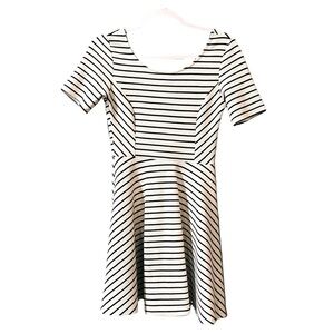 ⭐️ LUSH medium dress black and white striped